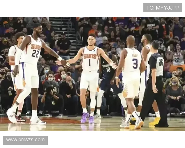 布克上半场表现挣扎12投5中仅得14分5篮板罚球命中率低迷